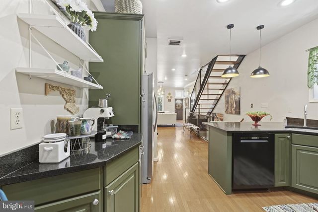2 N CLINTON ST, Baltimore, MD 21224