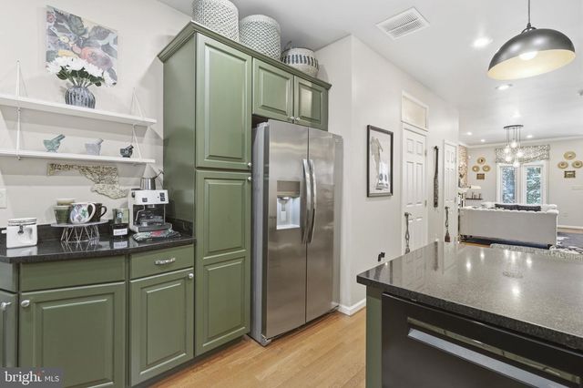 2 N CLINTON ST, Baltimore, MD 21224