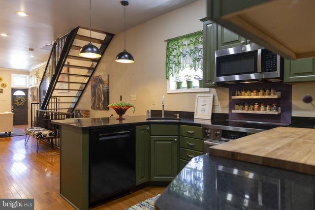2 N CLINTON ST, Baltimore, MD 21224