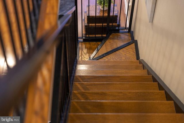 2 N CLINTON ST, Baltimore, MD 21224