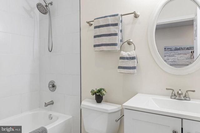 2 N CLINTON ST, Baltimore, MD 21224