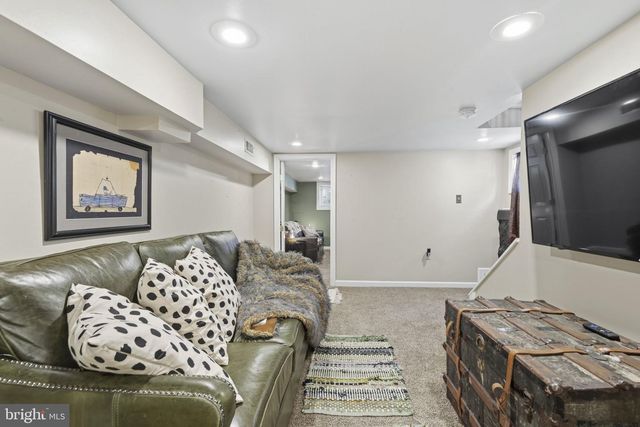 2 N CLINTON ST, Baltimore, MD 21224