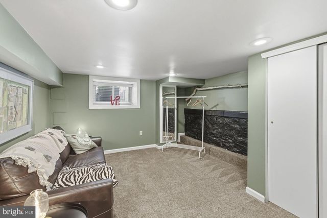 2 N CLINTON ST, Baltimore, MD 21224