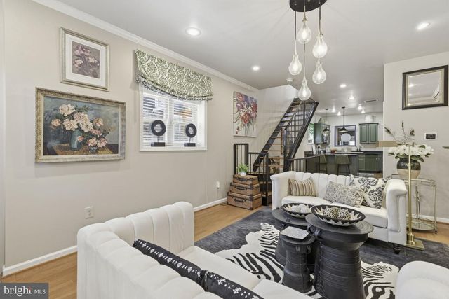2 N CLINTON ST, Baltimore, MD 21224