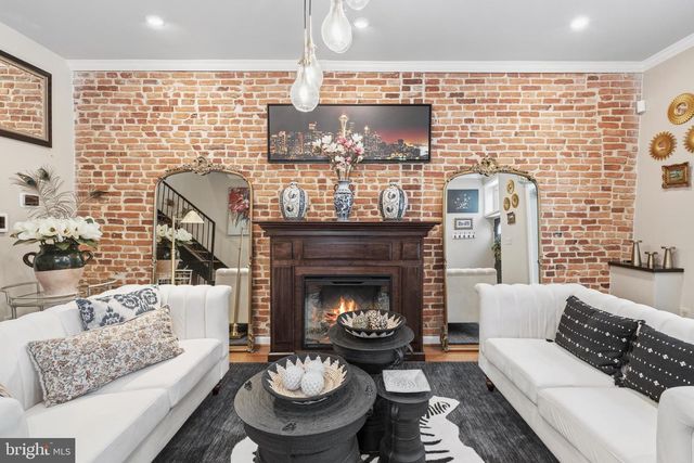2 N CLINTON ST, Baltimore, MD 21224