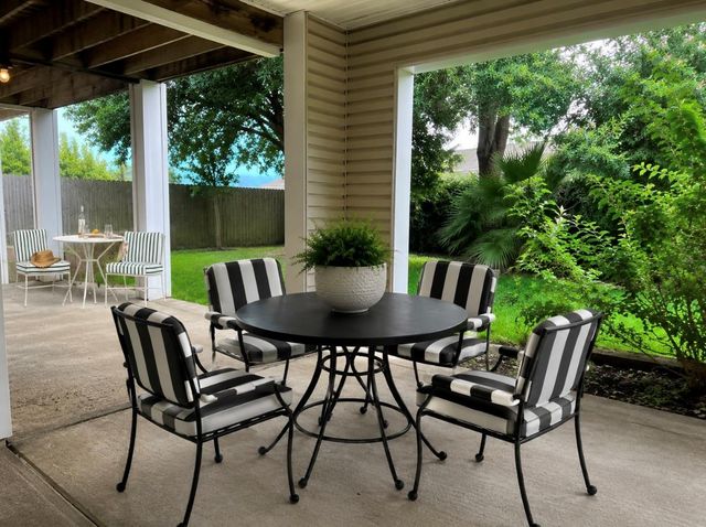 422 Bay Colony Drive, La Porte, TX 77571