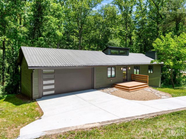 17 Muirfield Drive, Arden, NC 28704