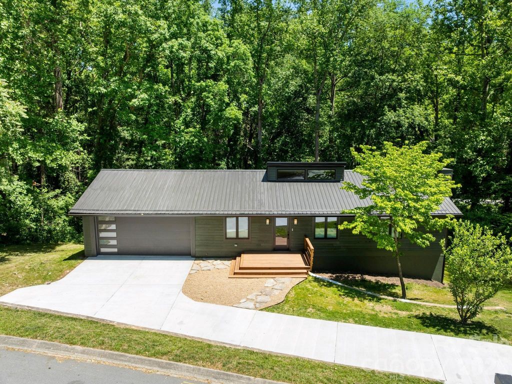 17 Muirfield Drive, Arden, NC 28704