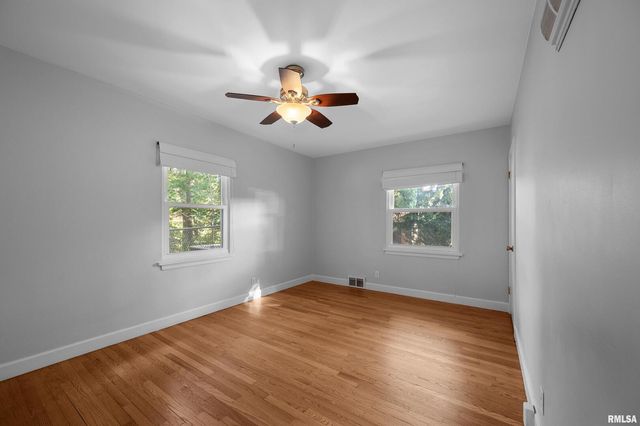 660 18TH Avenue, East Moline, IL 61244