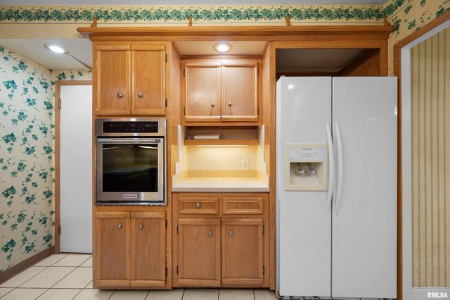 660 18TH Avenue, East Moline, IL 61244