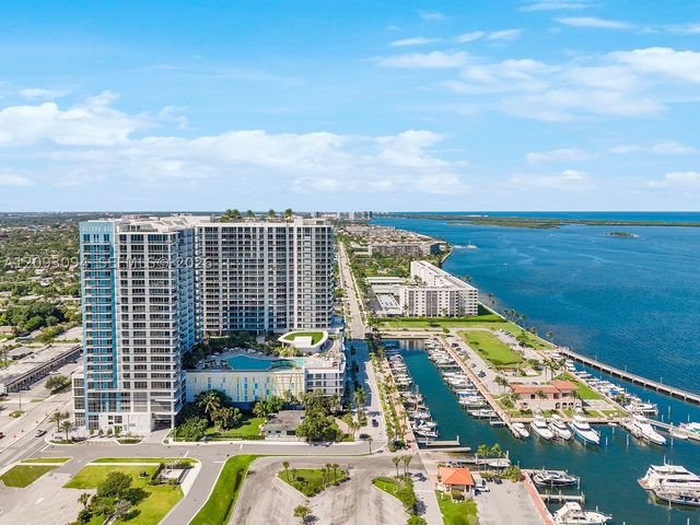 220 Lake Shore Dr 1512, West Palm Beach, FL 33403