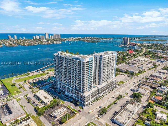 220 Lake Shore Dr 1512, West Palm Beach, FL 33403