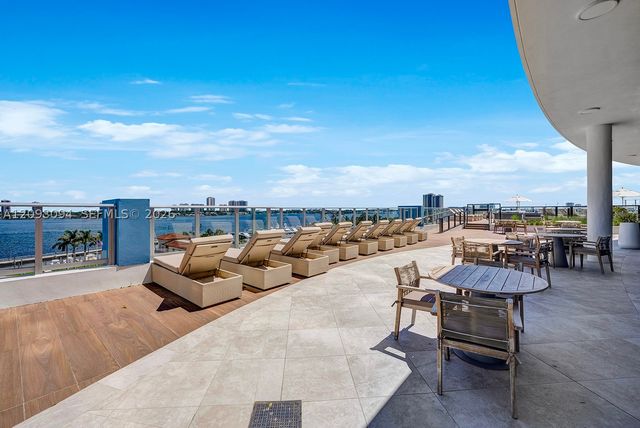 220 Lake Shore Dr 1512, West Palm Beach, FL 33403