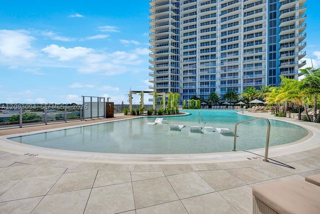 220 Lake Shore Dr 1512, West Palm Beach, FL 33403