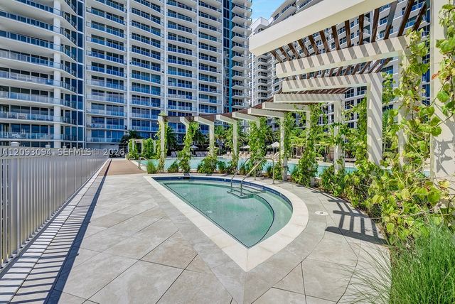 220 Lake Shore Dr 1512, West Palm Beach, FL 33403