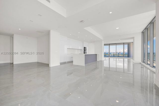 220 Lake Shore Dr 1512, West Palm Beach, FL 33403