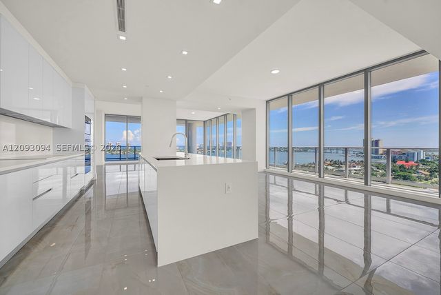220 Lake Shore Dr 1512, West Palm Beach, FL 33403