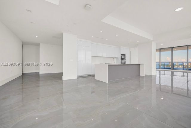220 Lake Shore Dr 1512, West Palm Beach, FL 33403