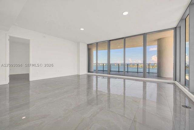 220 Lake Shore Dr 1512, West Palm Beach, FL 33403