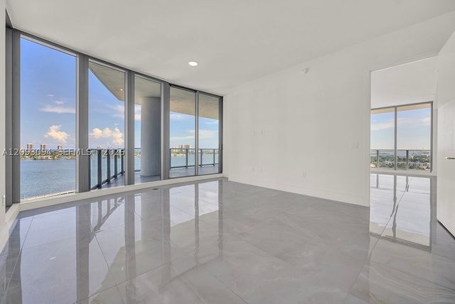 220 Lake Shore Dr 1512, West Palm Beach, FL 33403