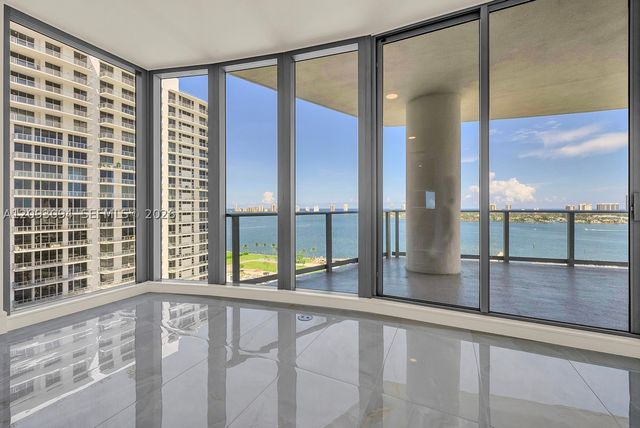 220 Lake Shore Dr 1512, West Palm Beach, FL 33403