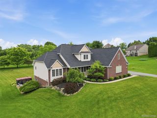 1232 Thorn Ridge Drive, Hartland Township, MI 48843