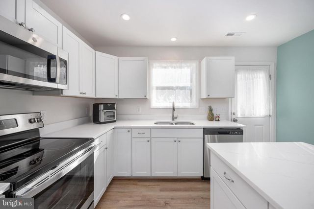 218 SHOREWOOD DR, Colonial Beach, VA 22443