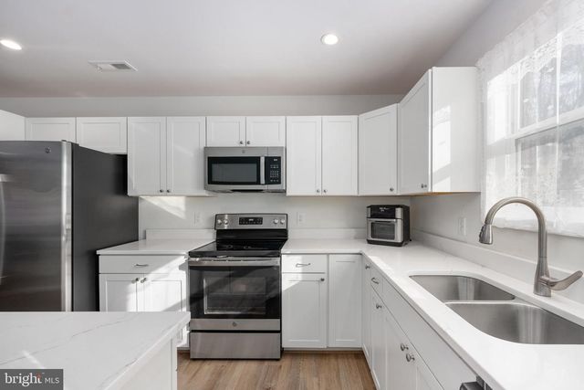 218 SHOREWOOD DR, Colonial Beach, VA 22443