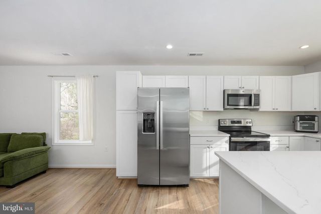 218 SHOREWOOD DR, Colonial Beach, VA 22443