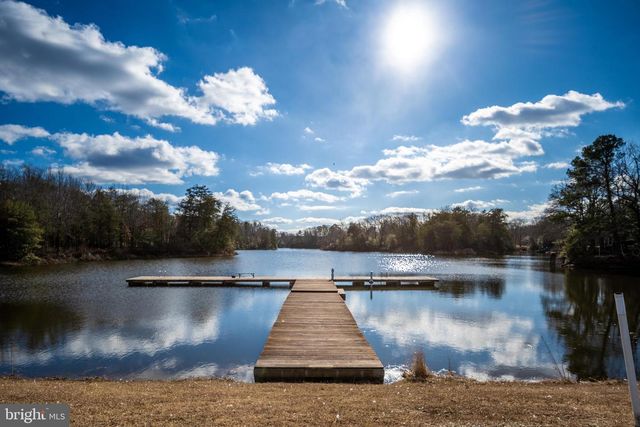 218 SHOREWOOD DR, Colonial Beach, VA 22443