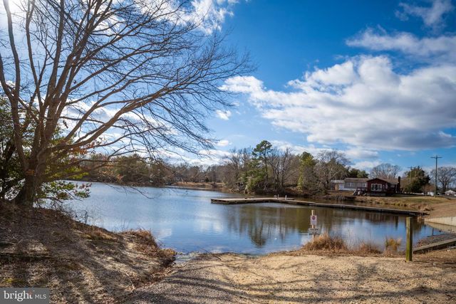 218 SHOREWOOD DR, Colonial Beach, VA 22443