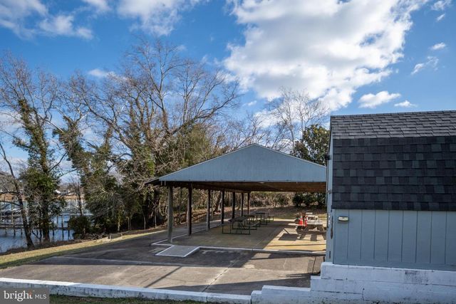 218 SHOREWOOD DR, Colonial Beach, VA 22443