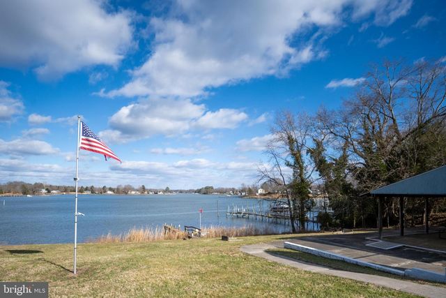 218 SHOREWOOD DR, Colonial Beach, VA 22443