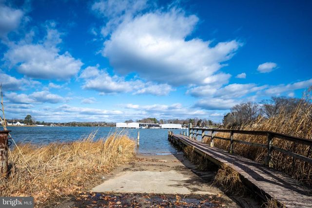 218 SHOREWOOD DR, Colonial Beach, VA 22443