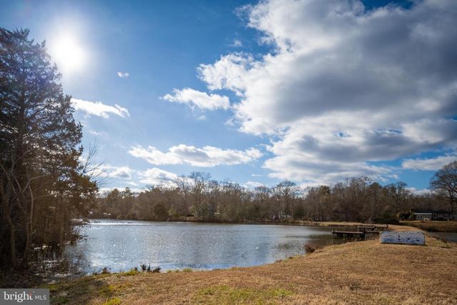 218 SHOREWOOD DR, Colonial Beach, VA 22443