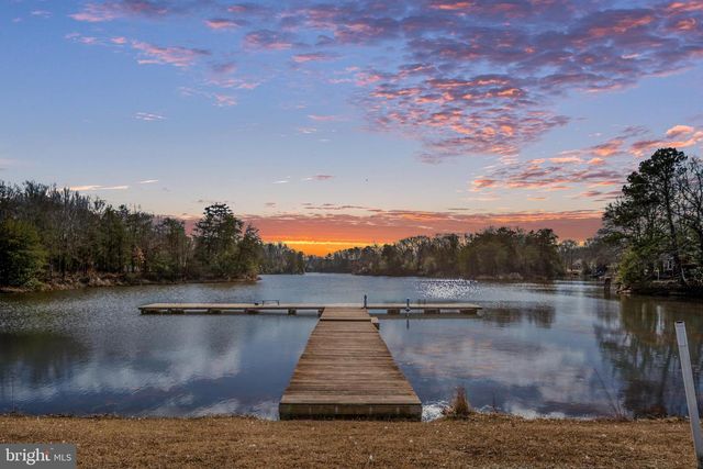 218 SHOREWOOD DR, Colonial Beach, VA 22443