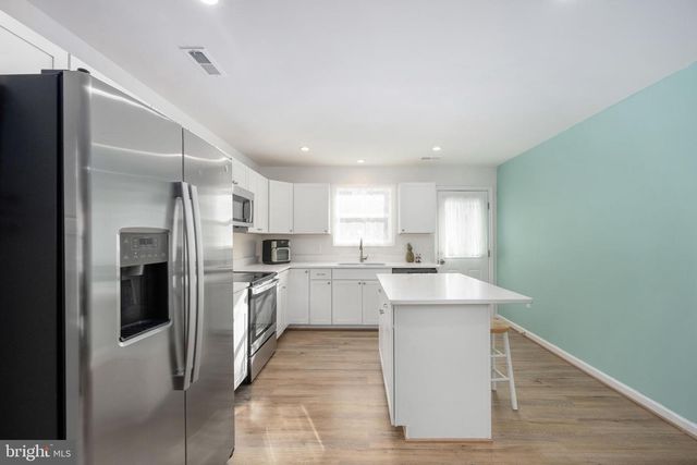 218 SHOREWOOD DR, Colonial Beach, VA 22443