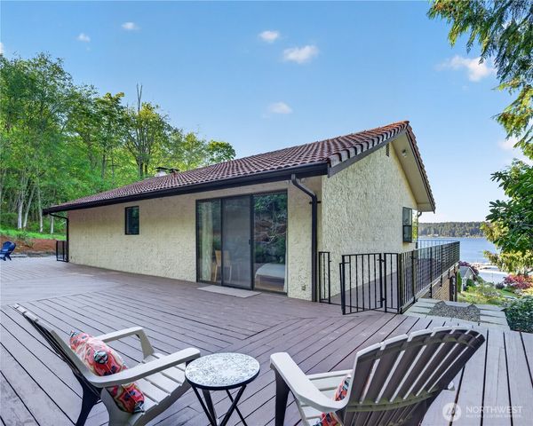 582 North Shore Blvd, Fox Island, WA 98333