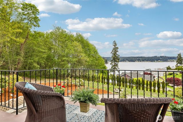 582 North Shore Blvd, Fox Island, WA 98333