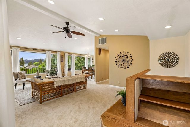 582 North Shore Blvd, Fox Island, WA 98333