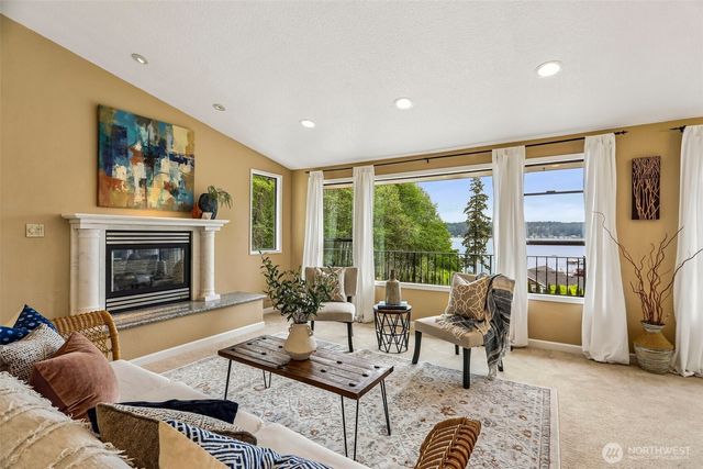 582 North Shore Blvd, Fox Island, WA 98333