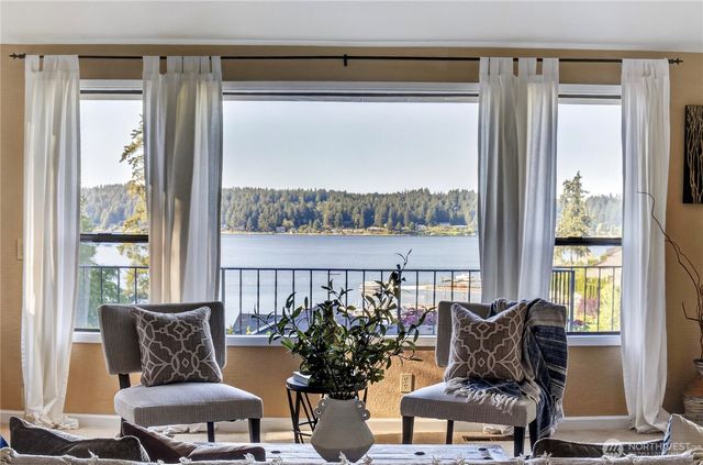 582 North Shore Blvd, Fox Island, WA 98333