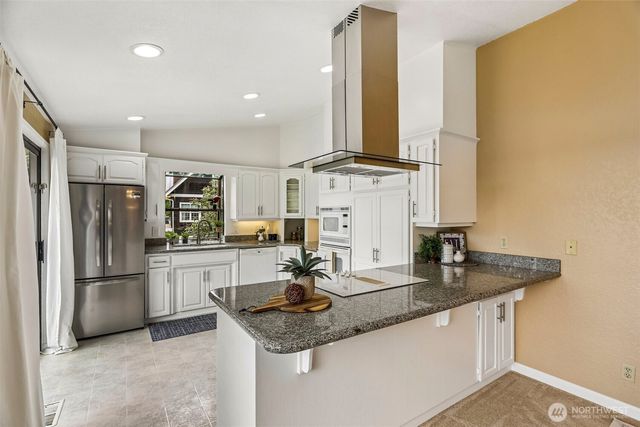 582 North Shore Blvd, Fox Island, WA 98333