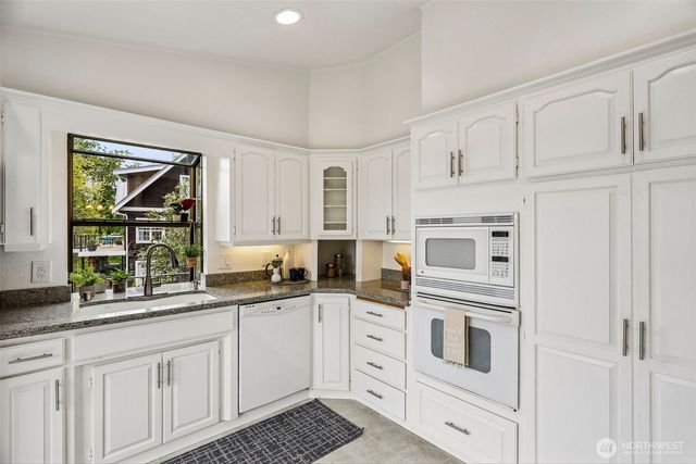 582 North Shore Blvd, Fox Island, WA 98333