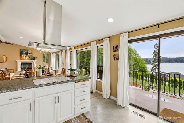 582 North Shore Blvd, Fox Island, WA 98333