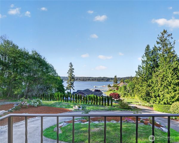 582 North Shore Blvd, Fox Island, WA 98333