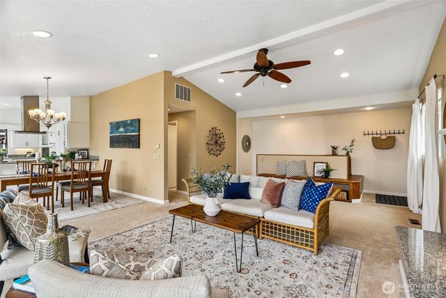 582 North Shore Blvd, Fox Island, WA 98333