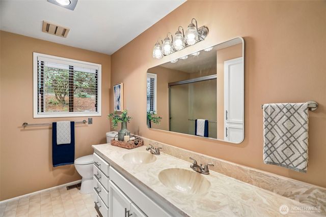 582 North Shore Blvd, Fox Island, WA 98333