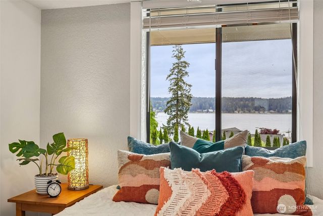 582 North Shore Blvd, Fox Island, WA 98333