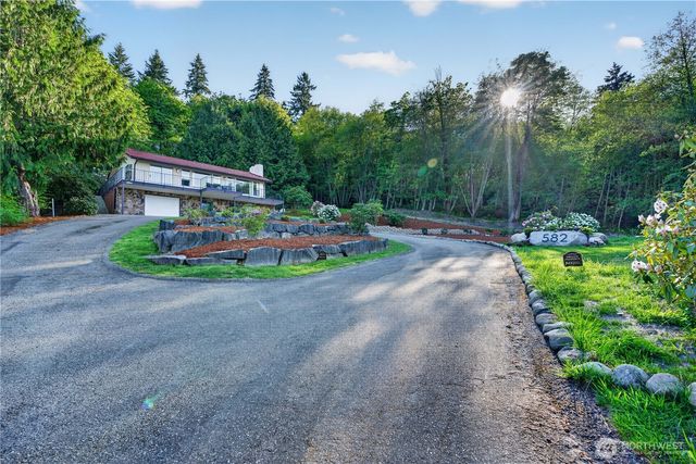 582 North Shore Blvd, Fox Island, WA 98333